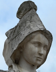 Das erste Denkmal der Frau Marie Harel, der Erfinderin des Camembertkäses in Vimoutiers